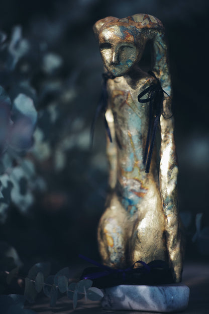 Golden [Gold]