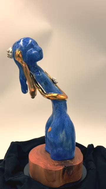 sculpture spinning around